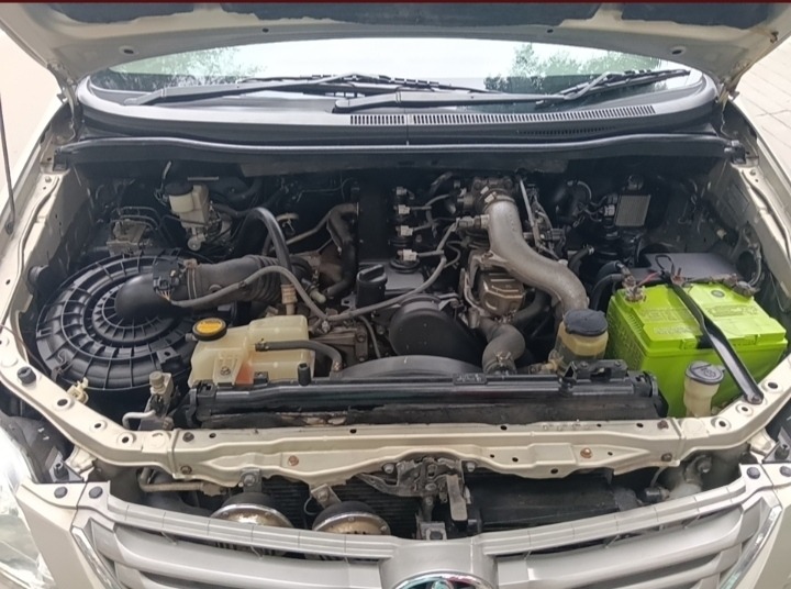 Toyota Innova - Image 2