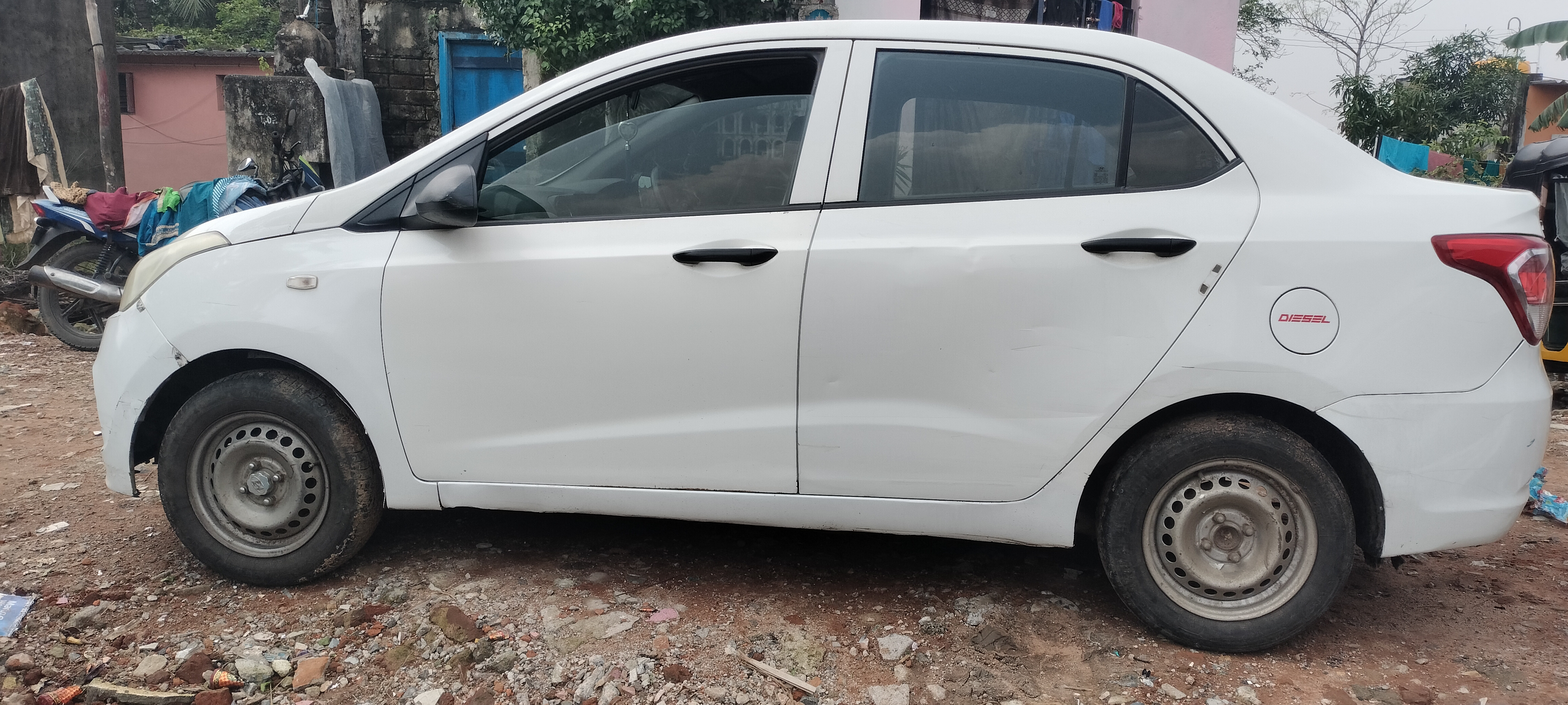 Hyundai Xcent - Image 3
