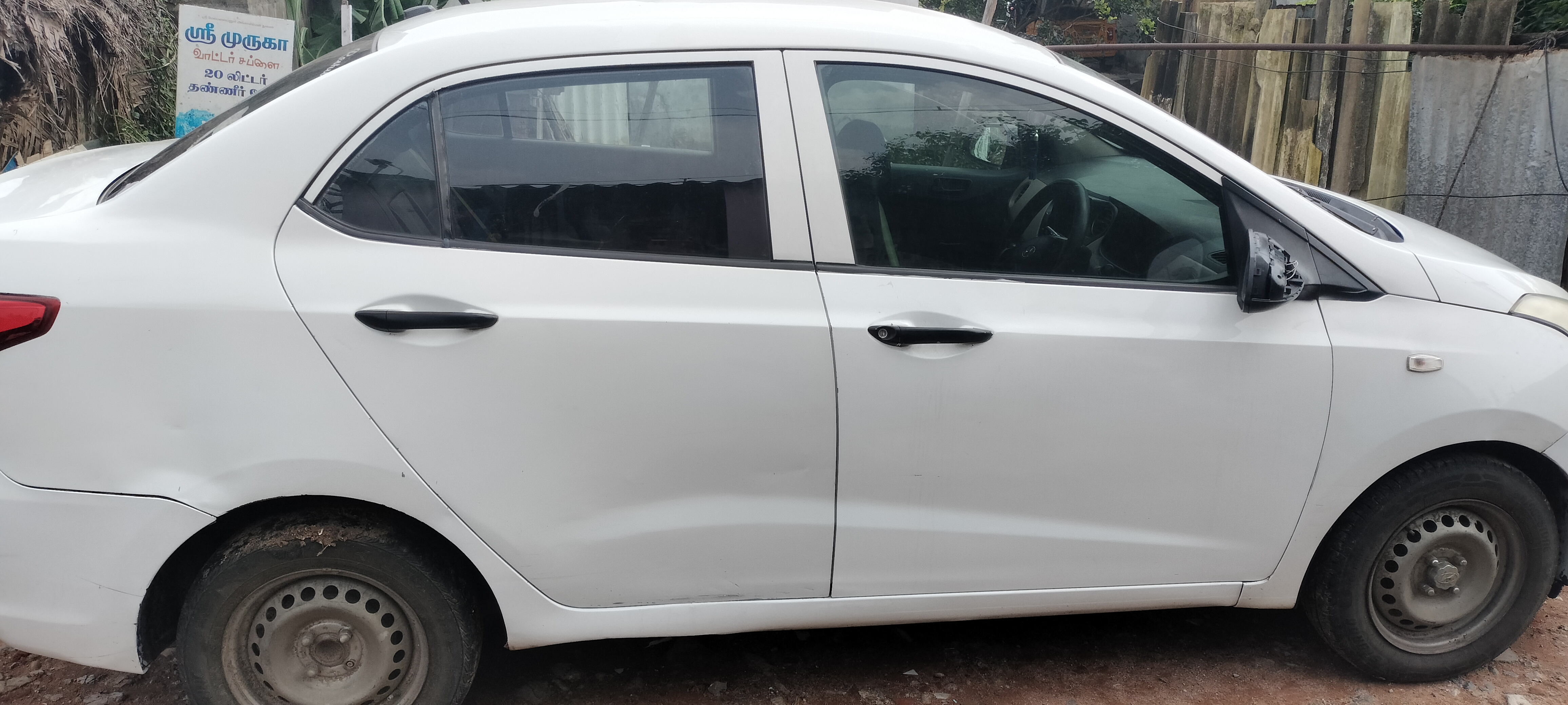 Hyundai Xcent - Image 4