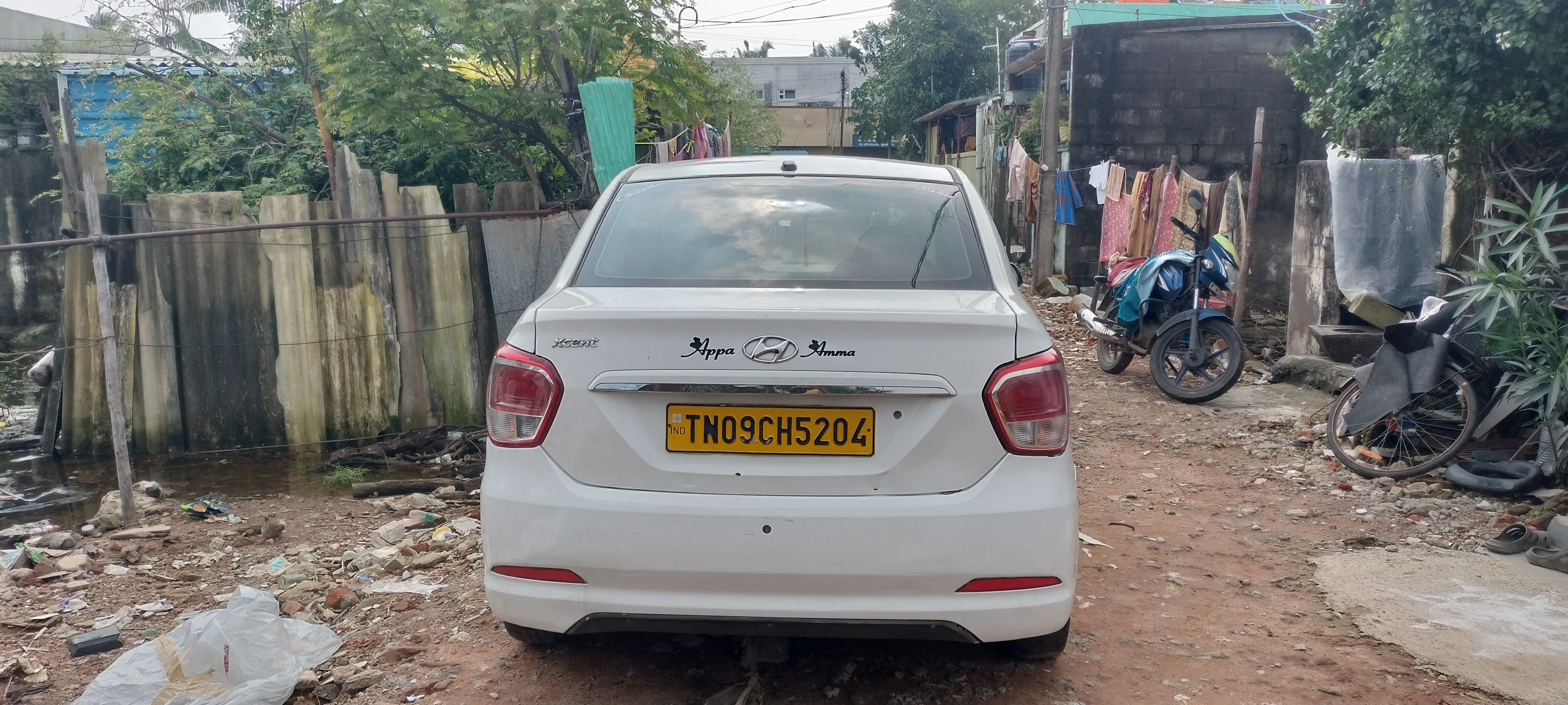 Hyundai Xcent - Image 2
