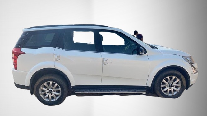Mahindra XUV500 - Image 4