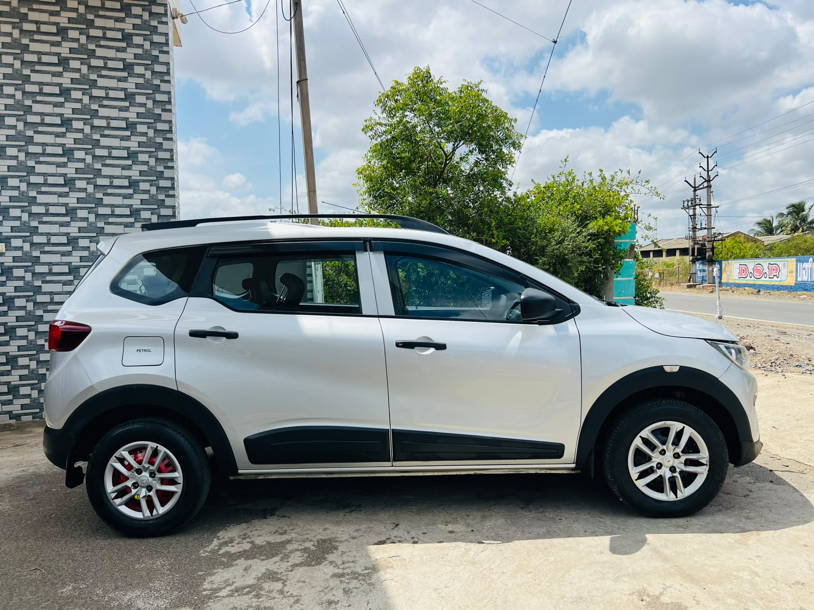 Renault Triber - Image 5