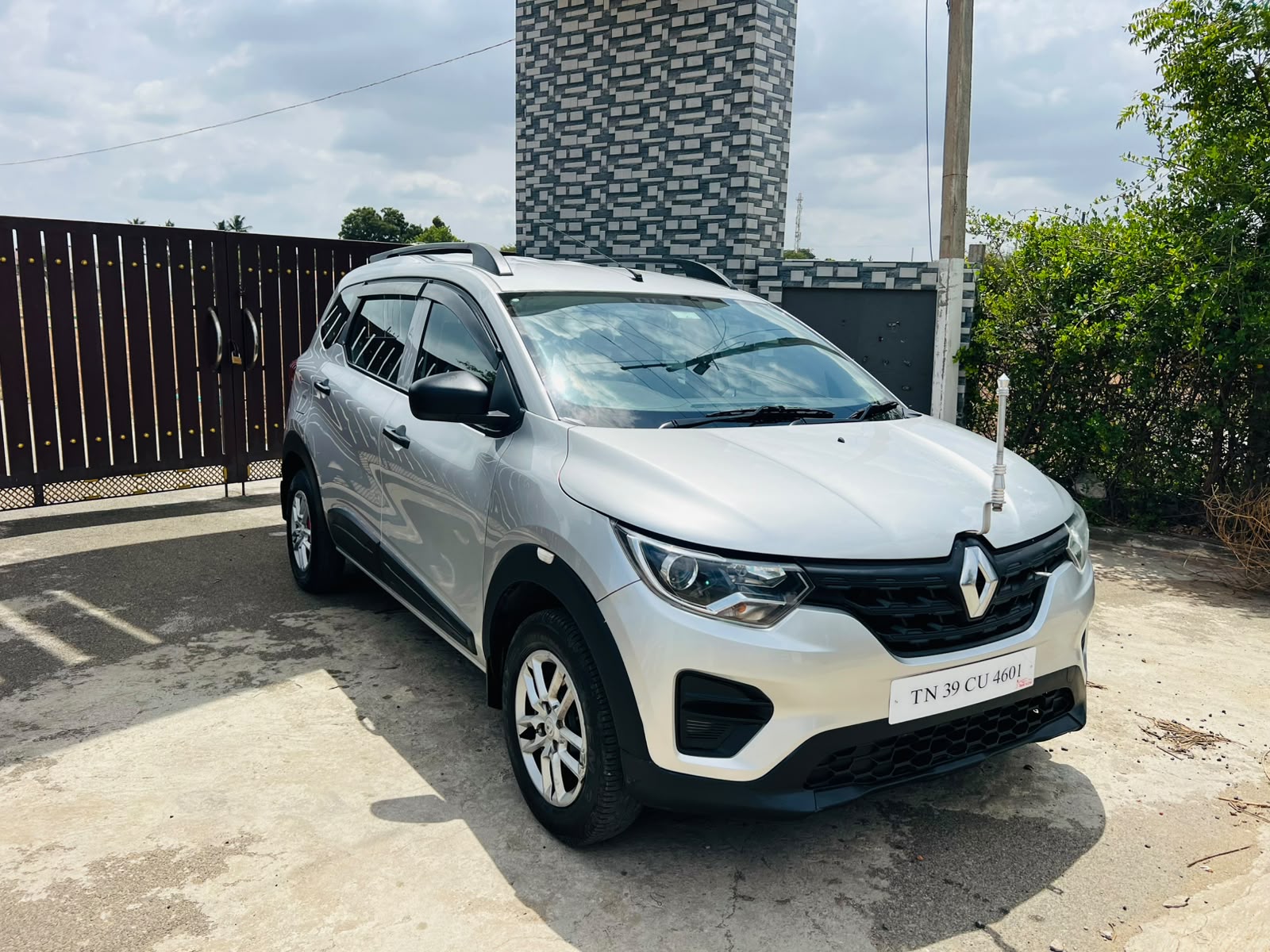 Renault Triber - Image 2