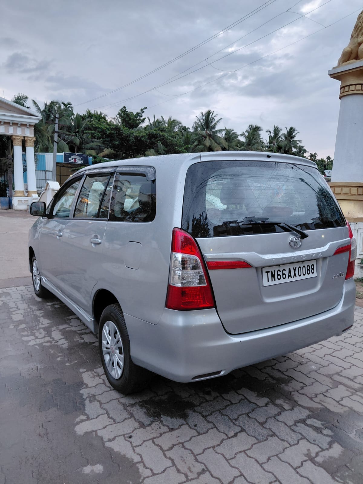 Toyota Innova - Image 2