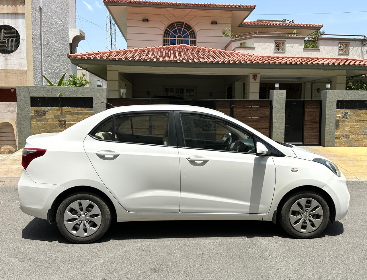 Hyundai Xcent - Image 3