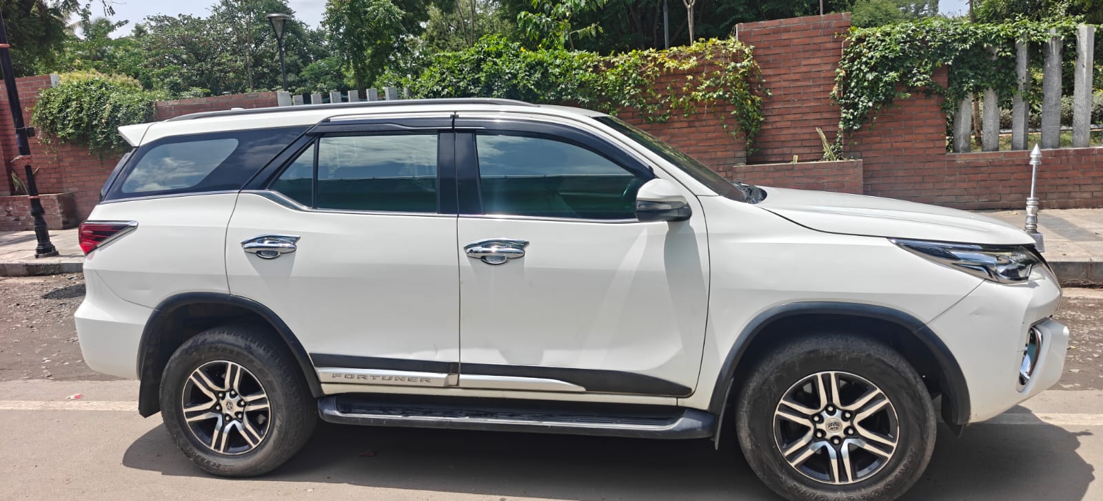 Toyota Fortuner - Image 2