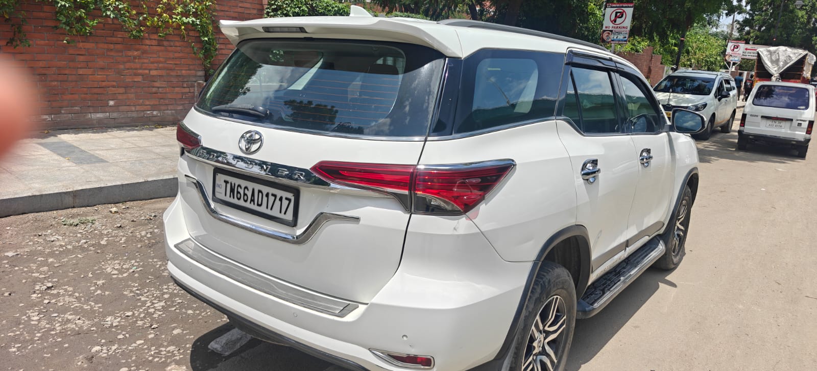 Toyota Fortuner - Image 9