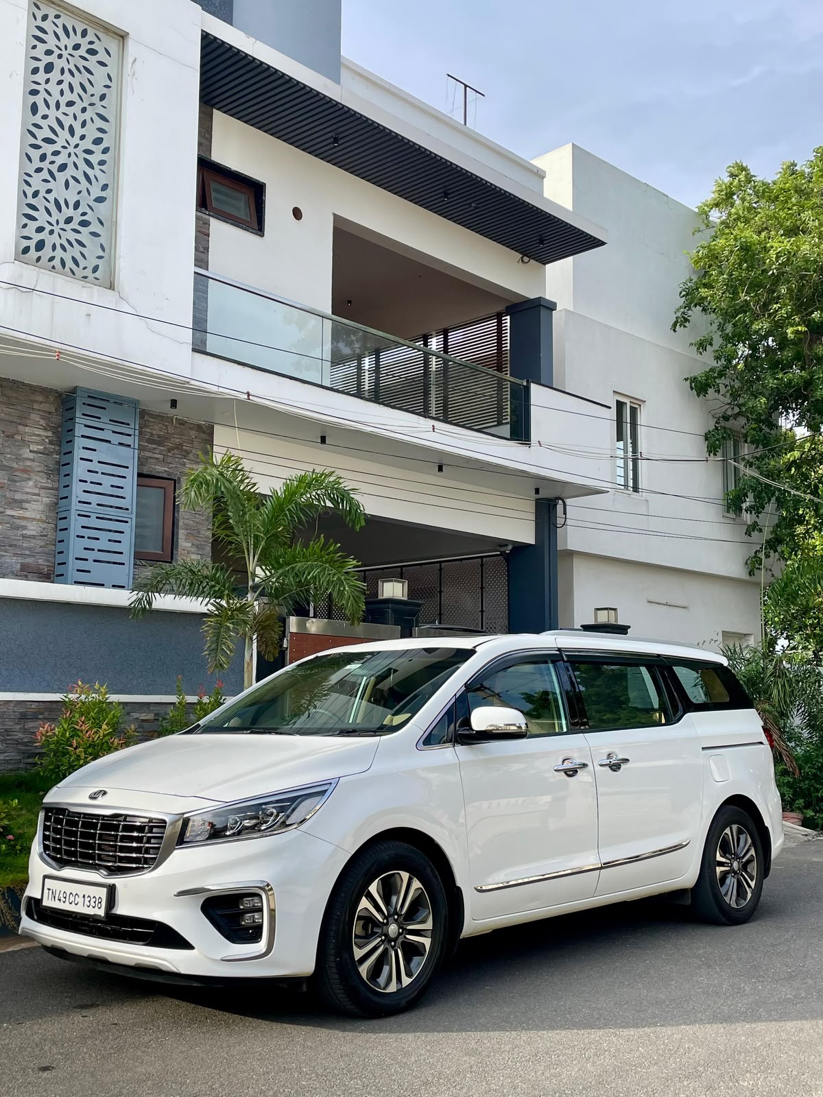 Kia Carnivel - Image 9