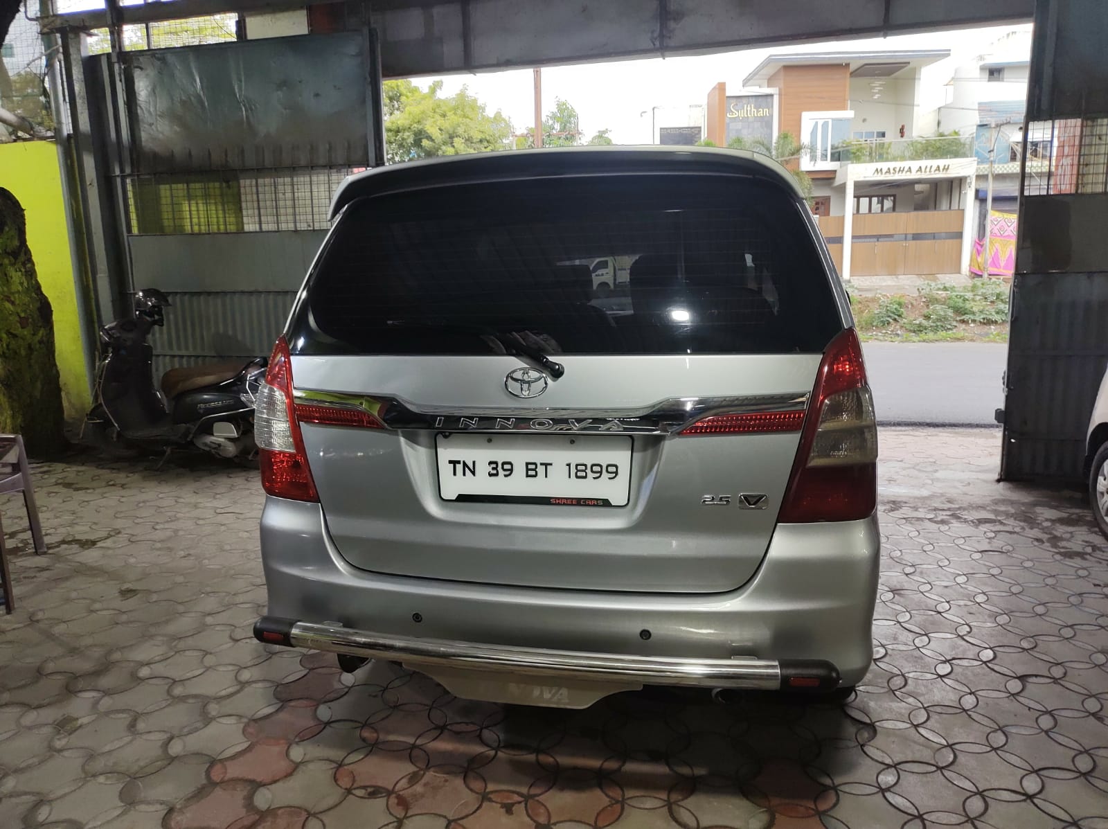 Toyota Innova - Image 2