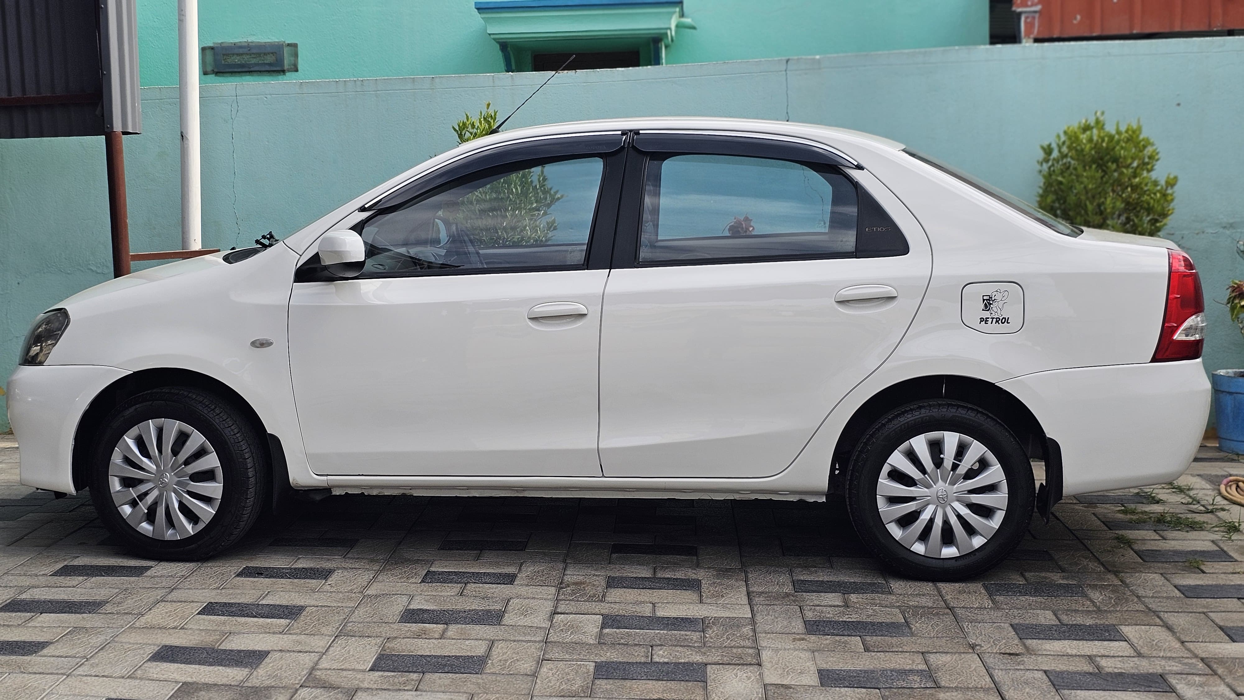 Toyota Etios - Image 2
