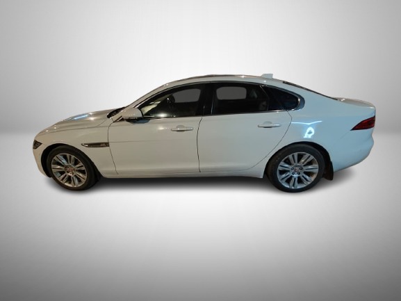 Jaguar XF - Image 2