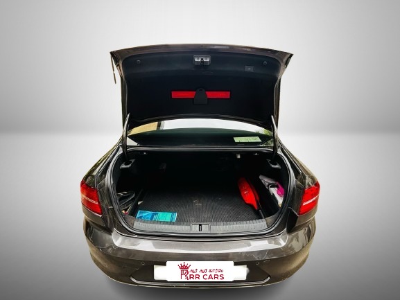 Volkswagen Passat - Image 3