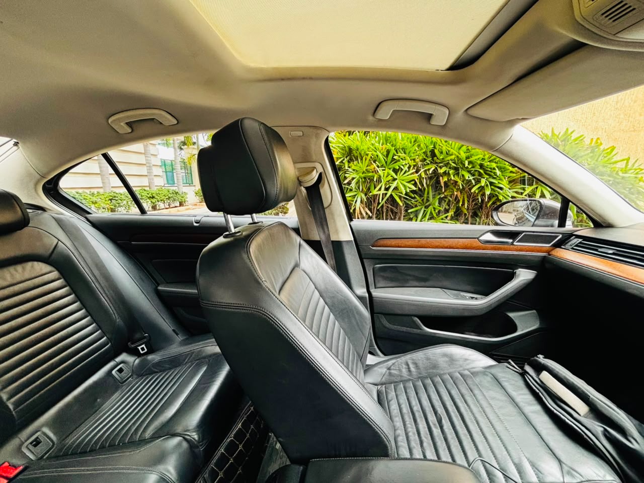 Volkswagen Passat - Image 10