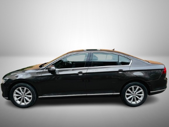 Volkswagen Passat - Image 5