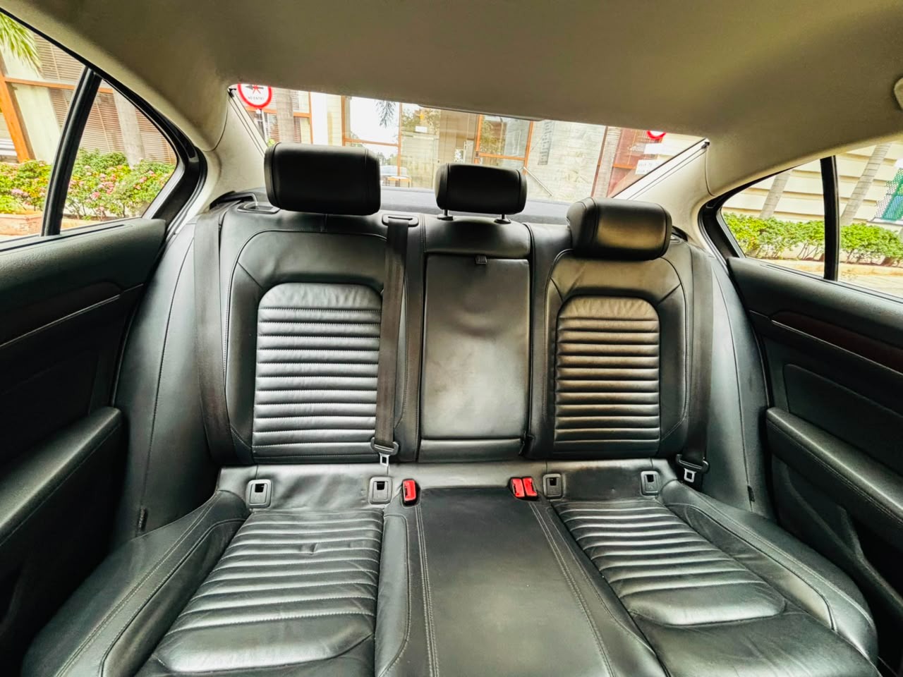 Volkswagen Passat - Image 9