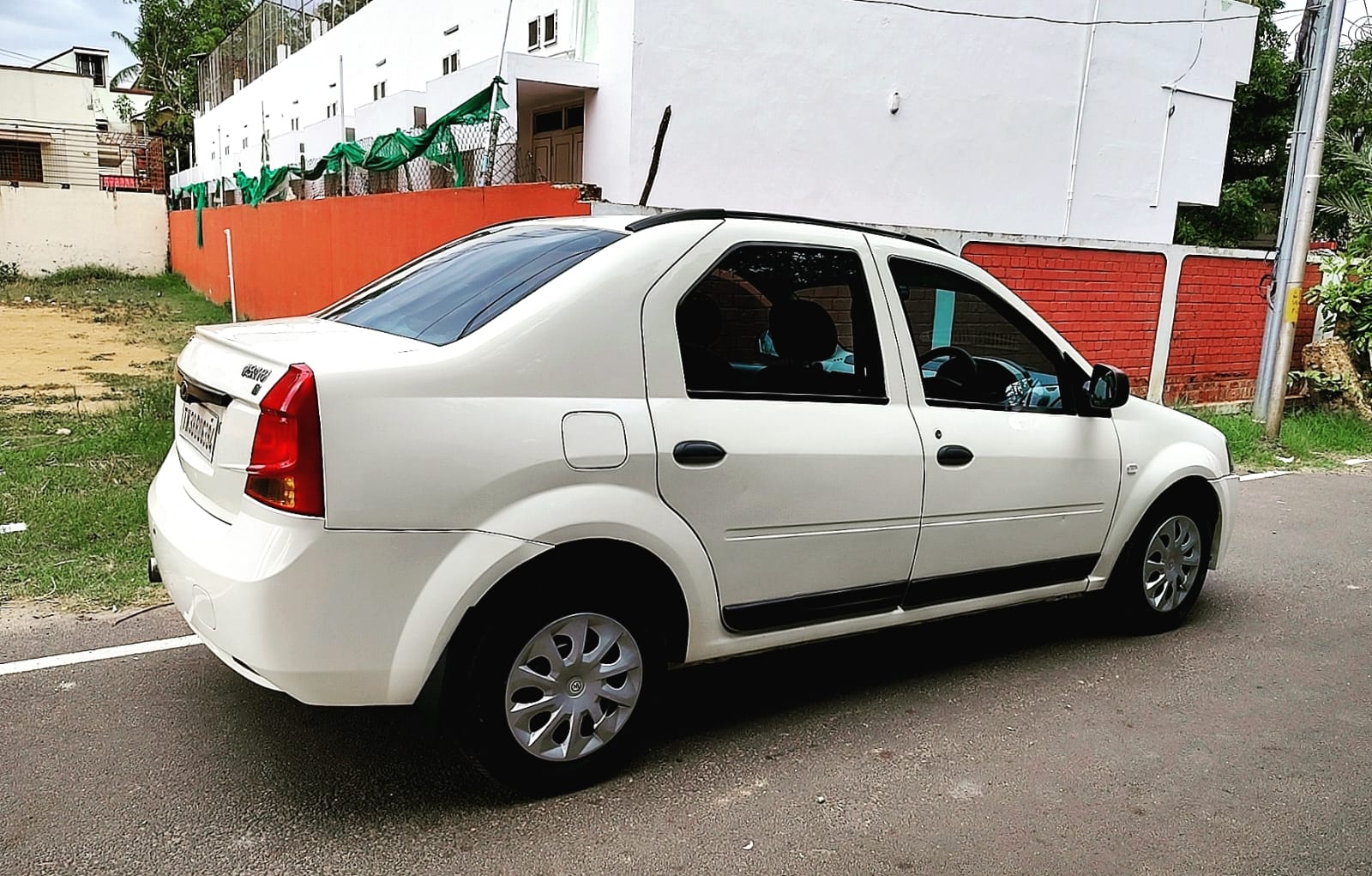 Mahindra Verito - Image 3