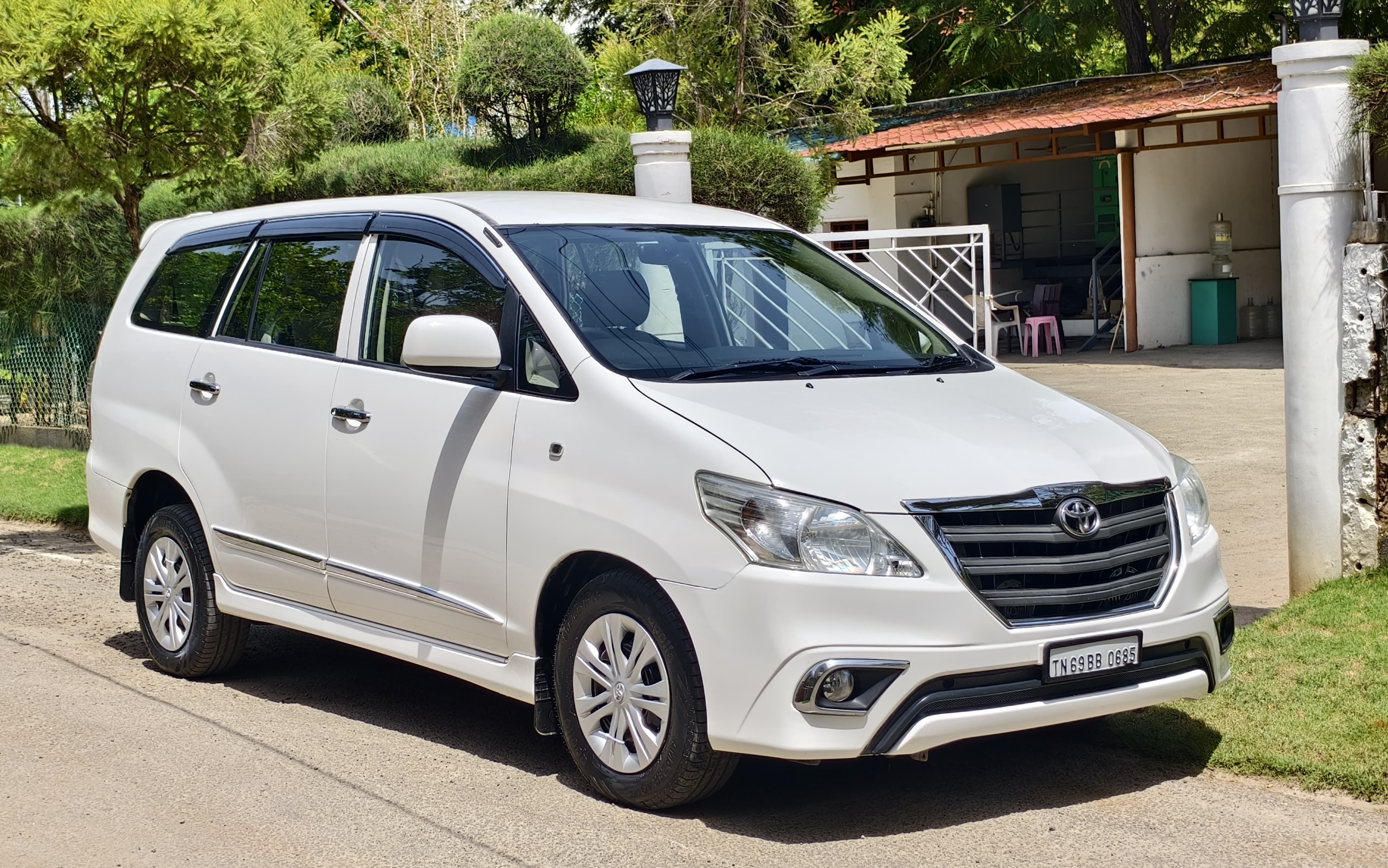 Toyota Innova - Image 2