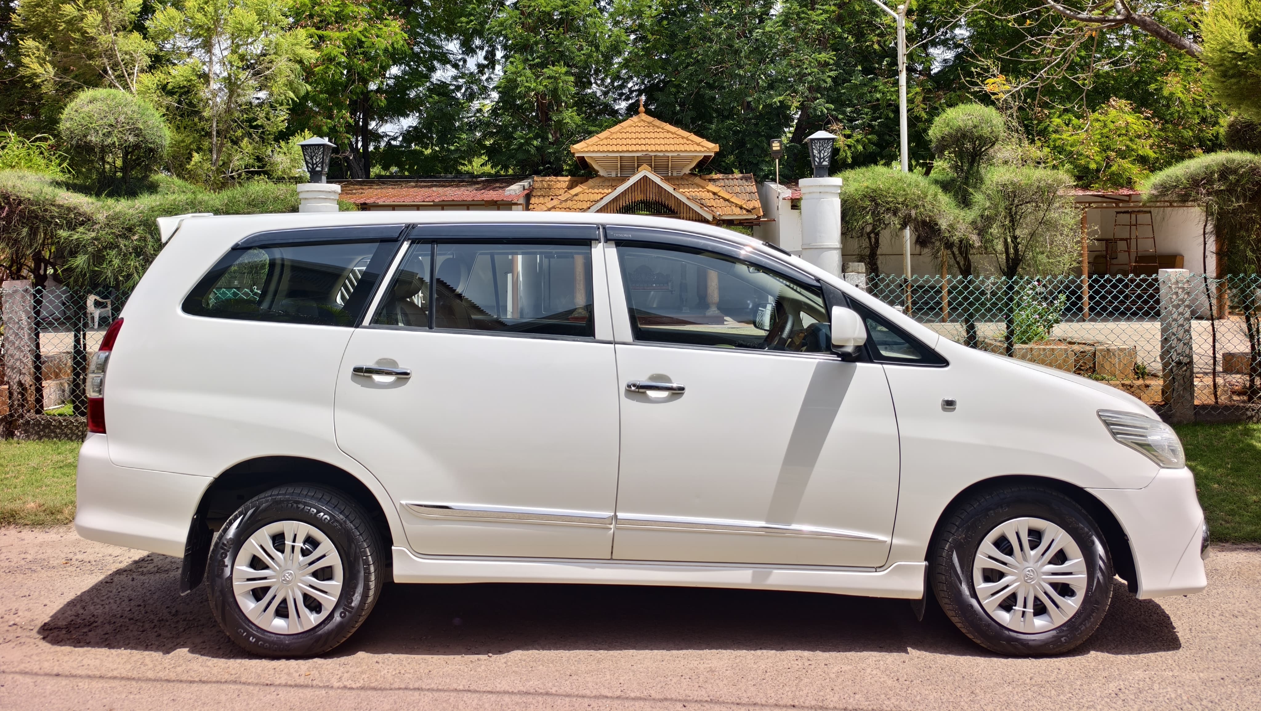 Toyota Innova - Image 3