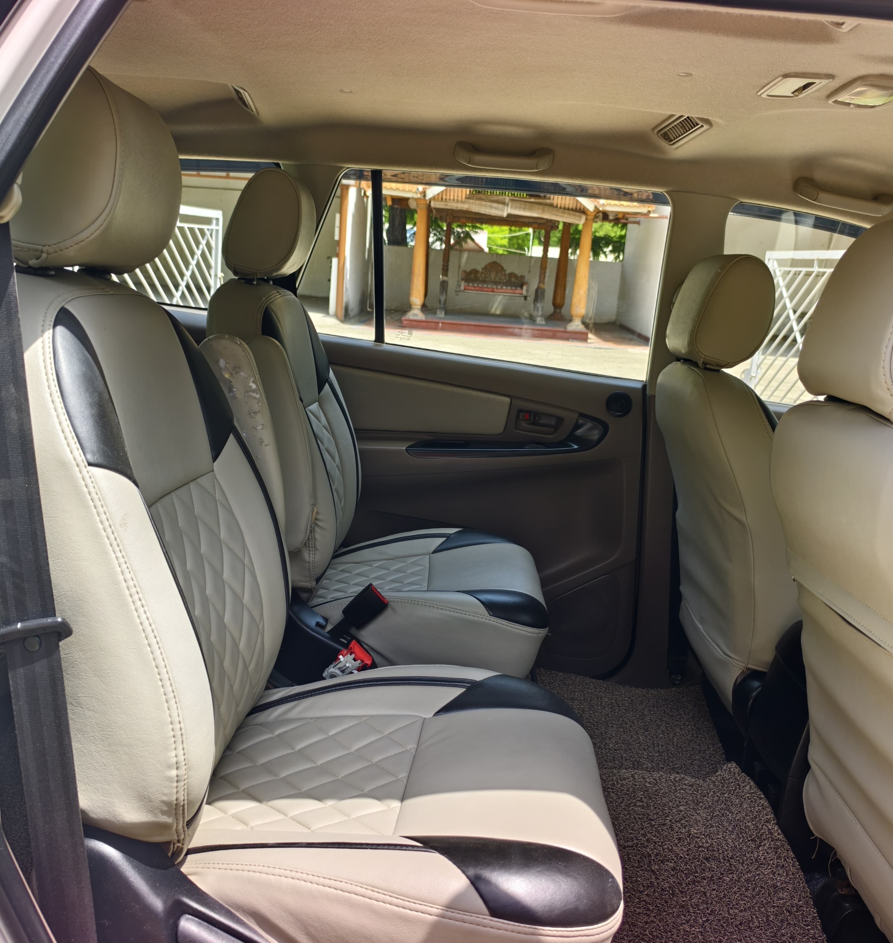 Toyota Innova - Image 7