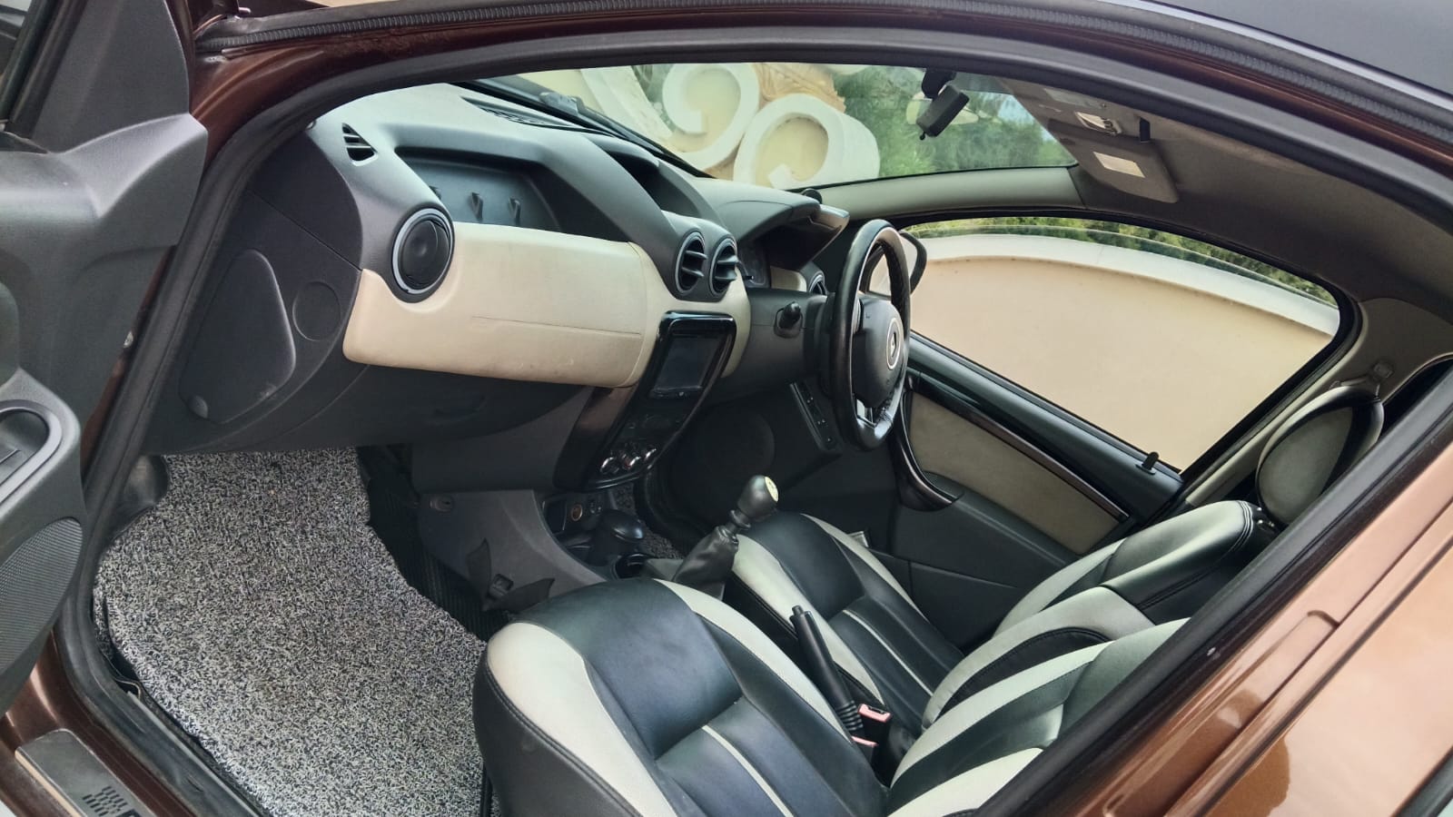 Renault Duster - Image 9