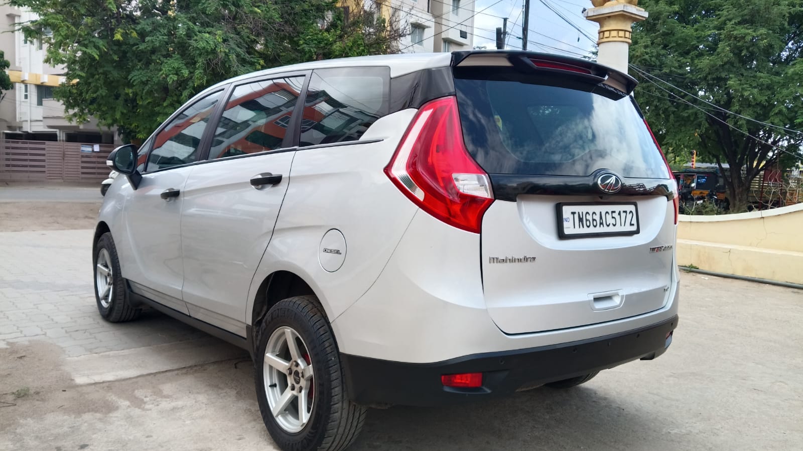 Mahindra Marazzo