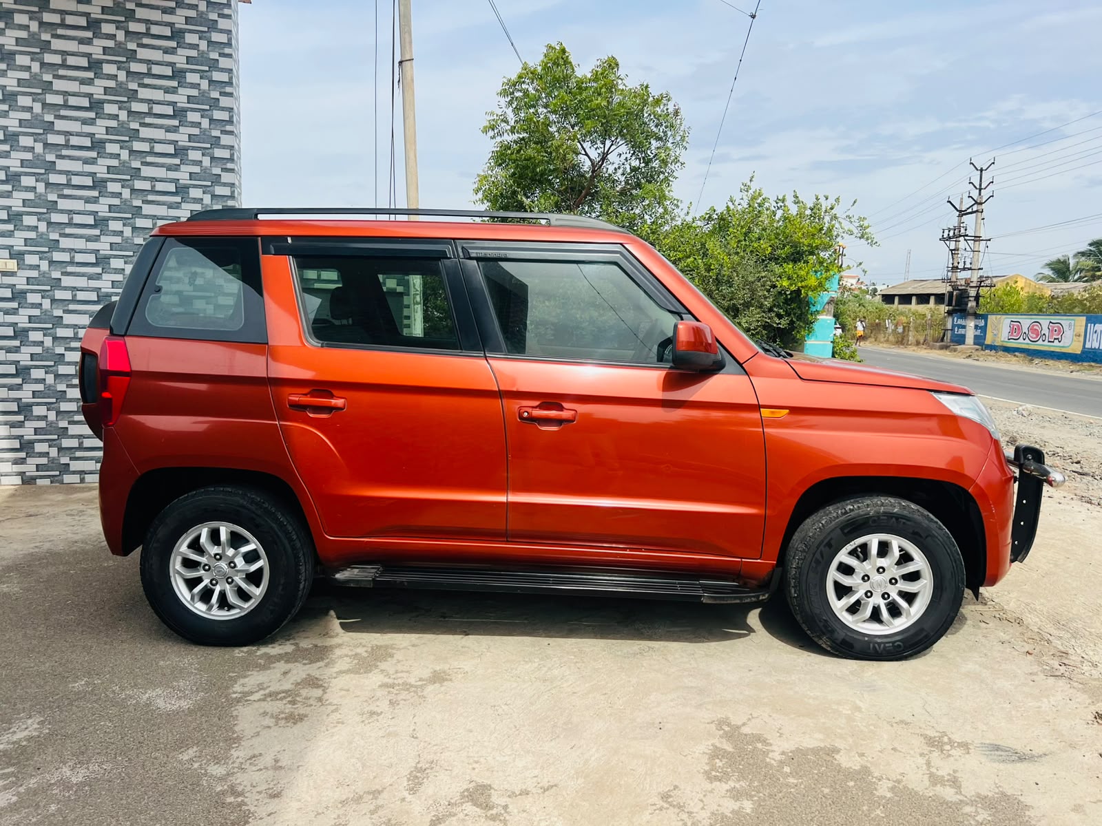 Mahindra TUV300 - Image 5