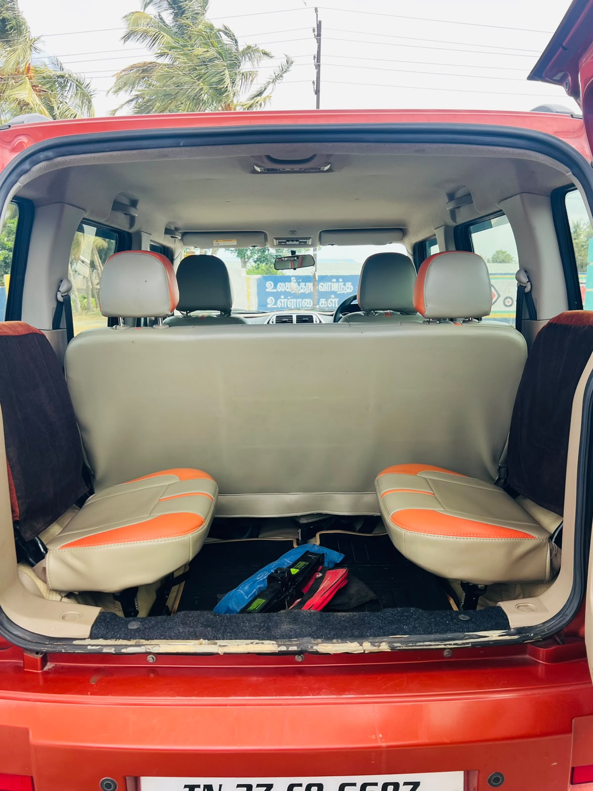 Mahindra TUV300 - Image 8