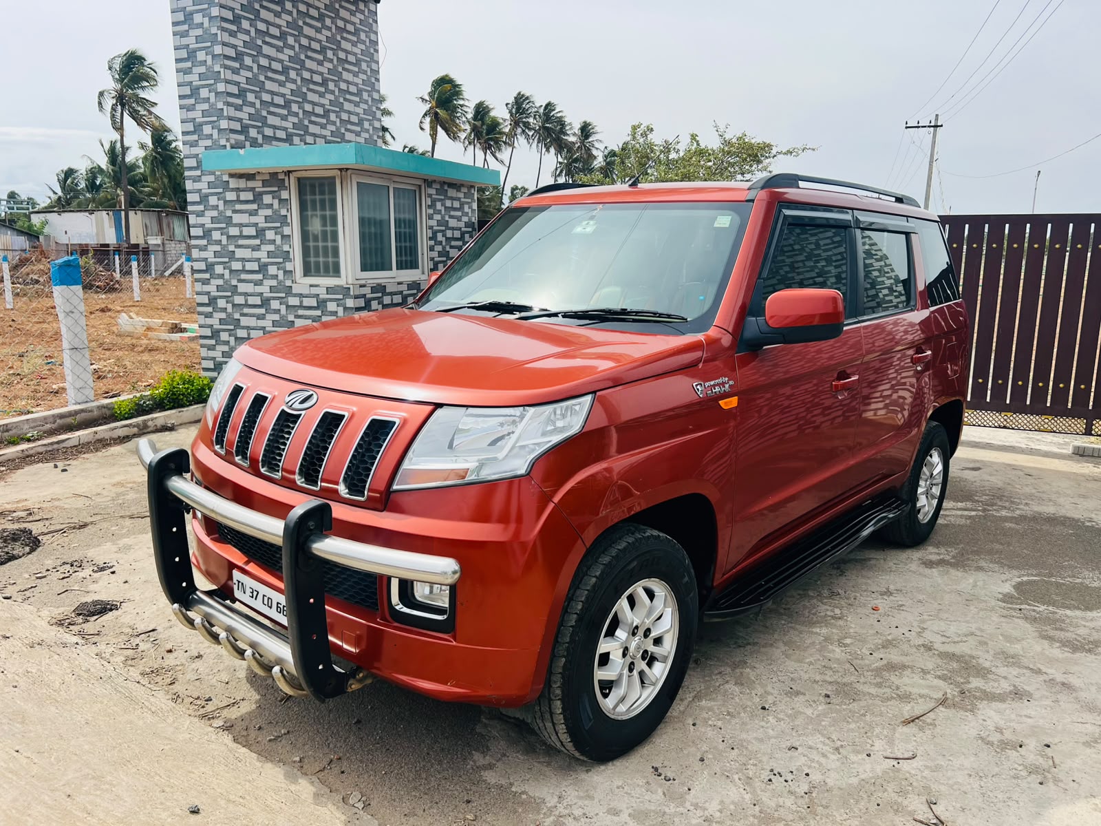 Mahindra TUV300 - Image 3