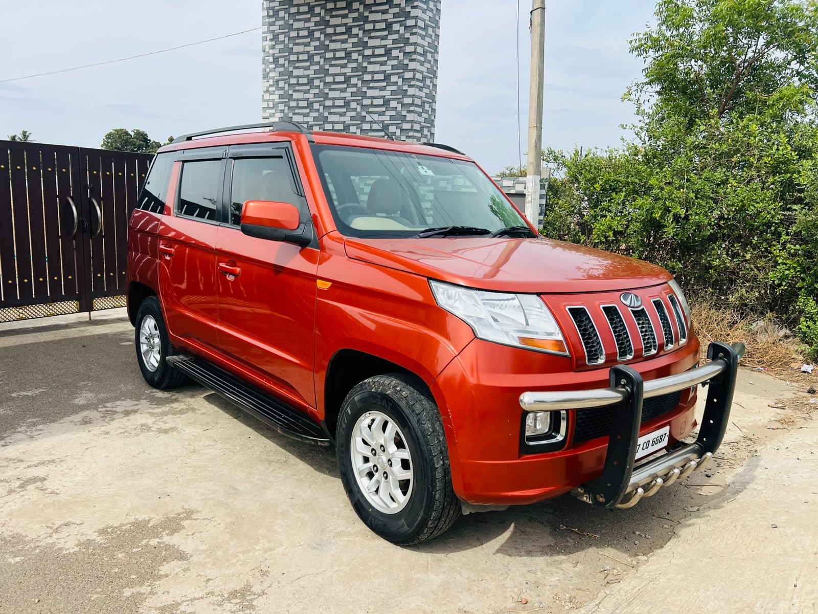 Mahindra TUV300 - Image 2