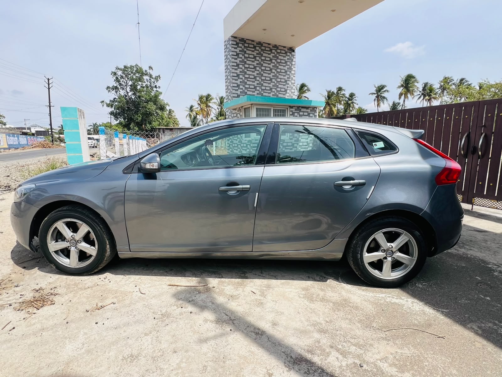 Volvo V40 - Image 4