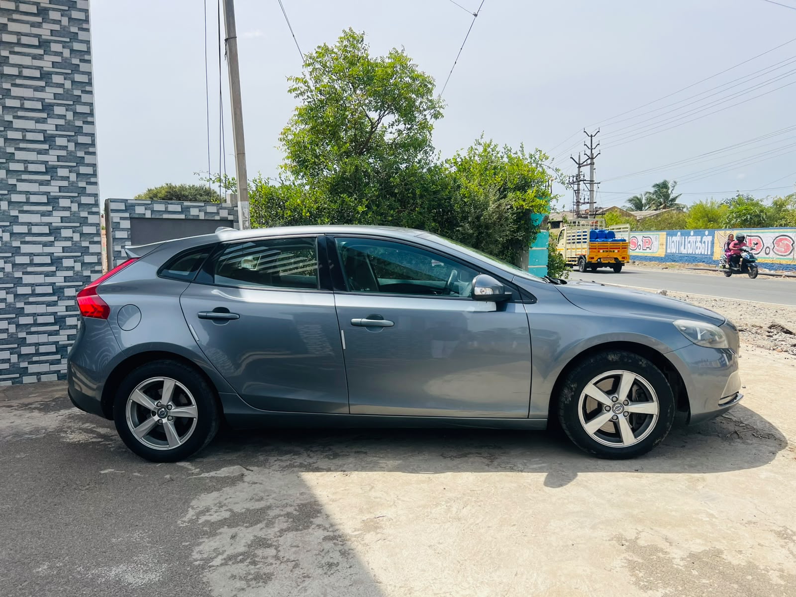 Volvo V40 - Image 5