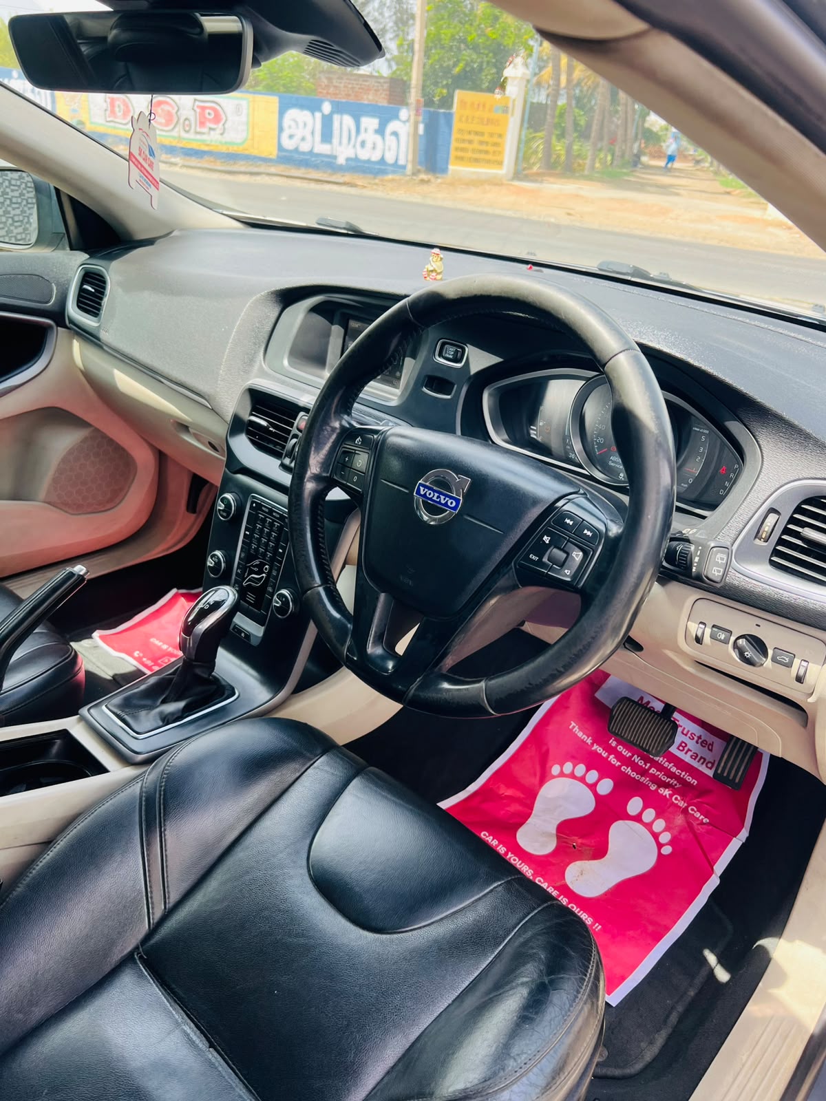 Volvo V40 - Image 10
