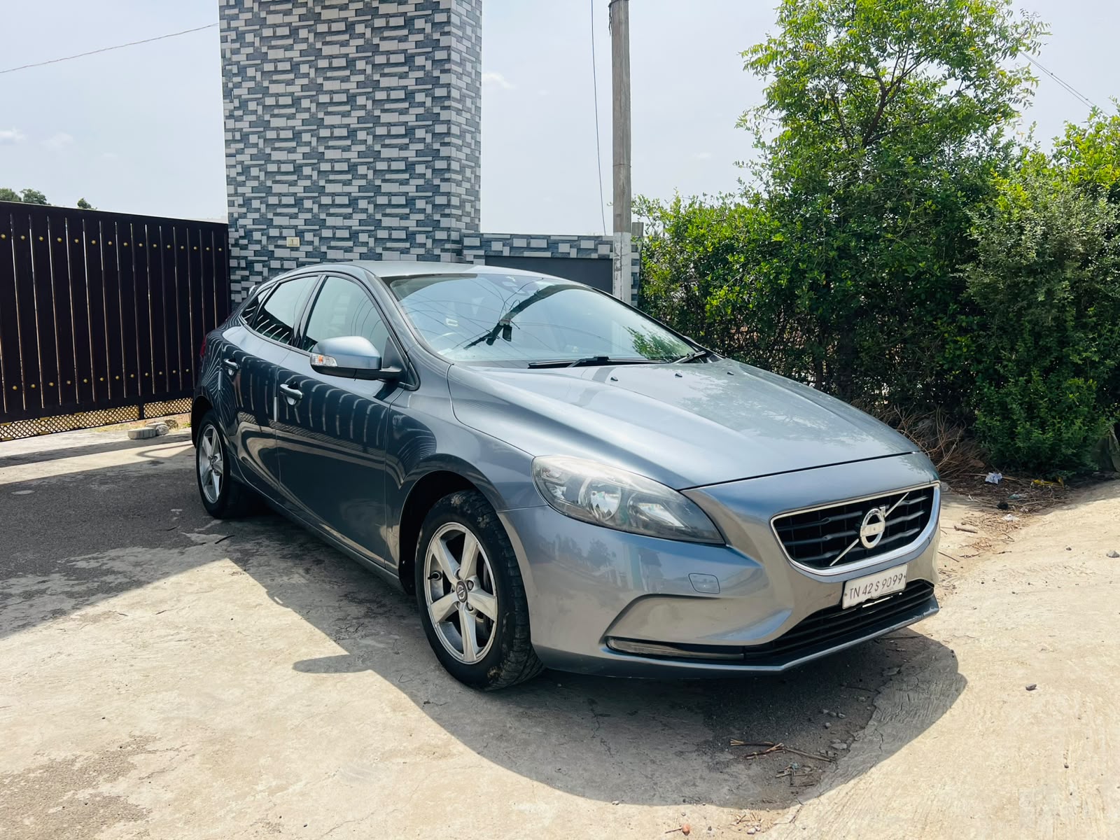 Volvo V40 - Image 2