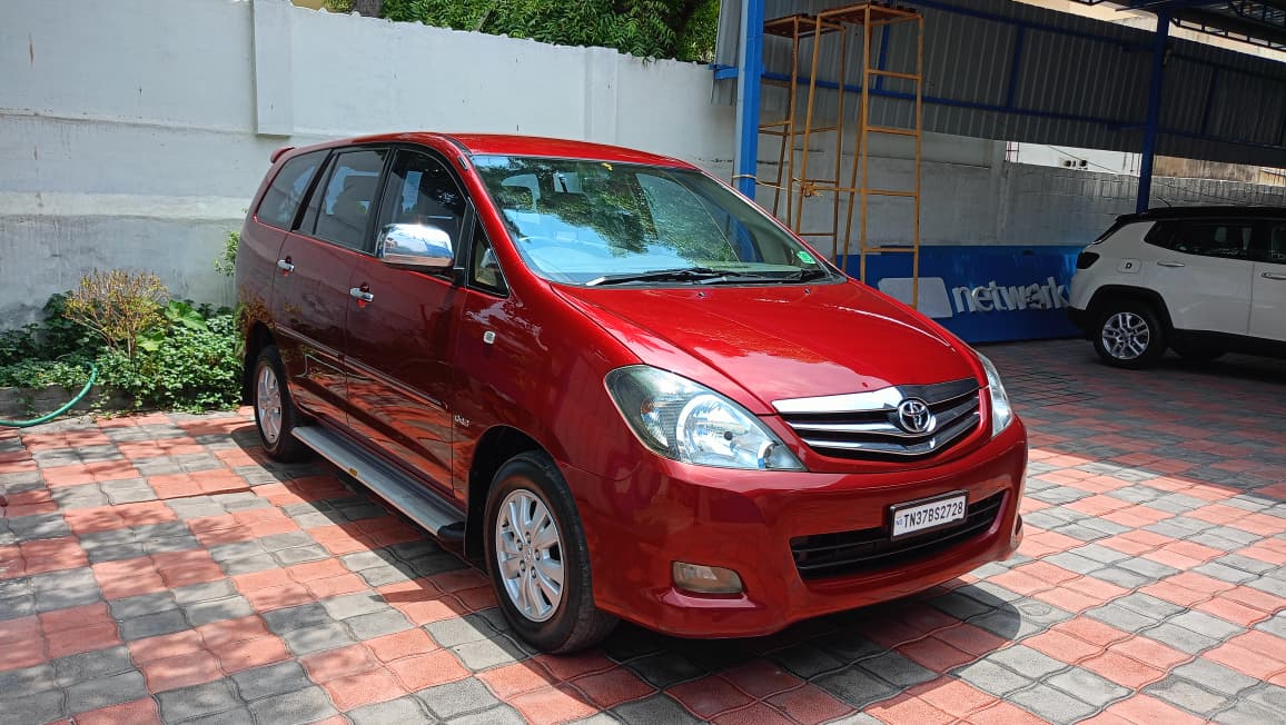 Toyota Innova - Image 2