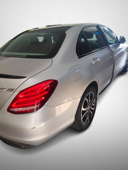 Mercedes Benz c220d