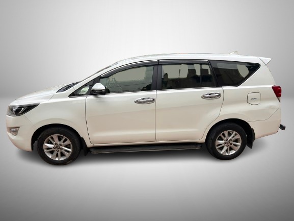 Toyota Innova Crysta - Image 3