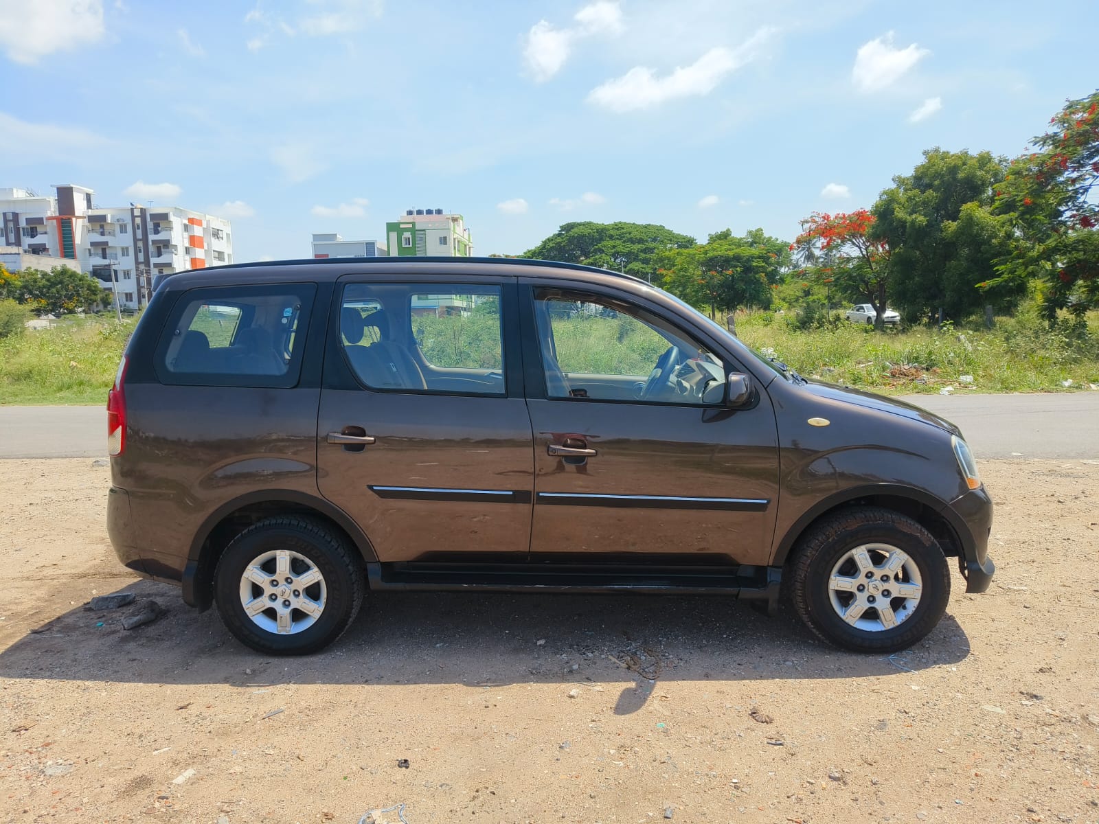Mahindra Xylo - Image 2