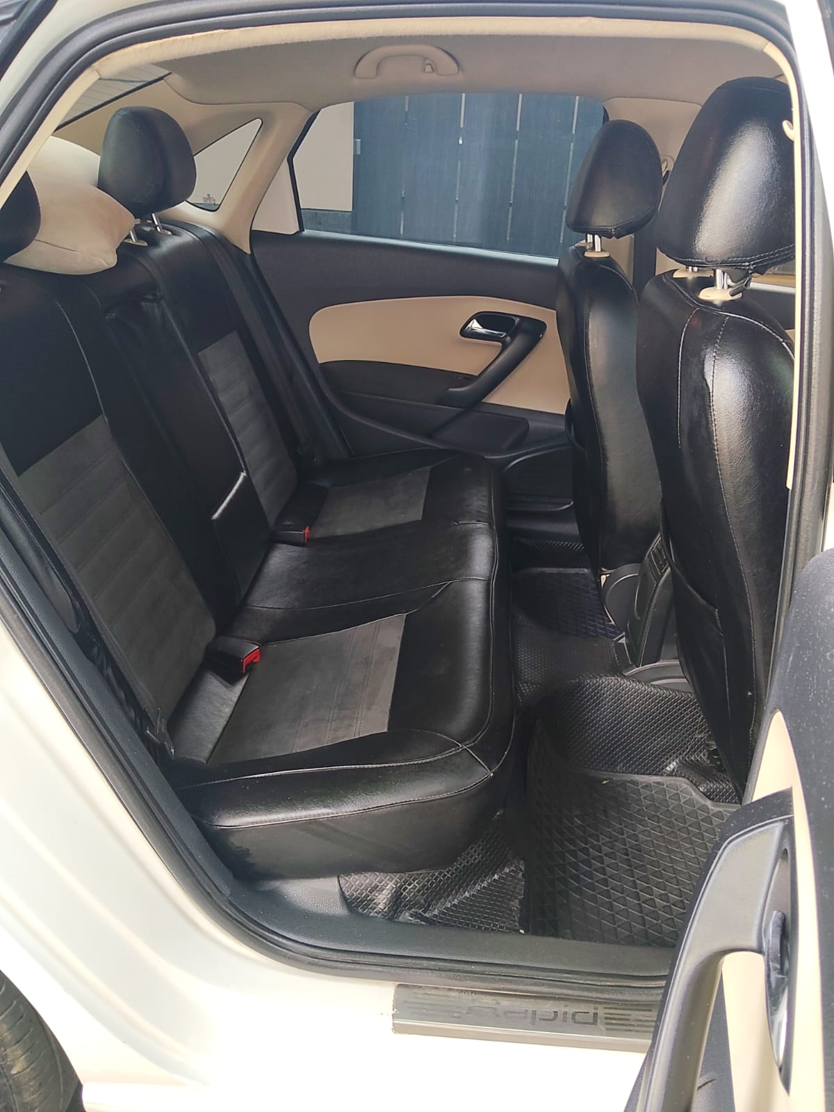 Skoda Rapid - Image 9