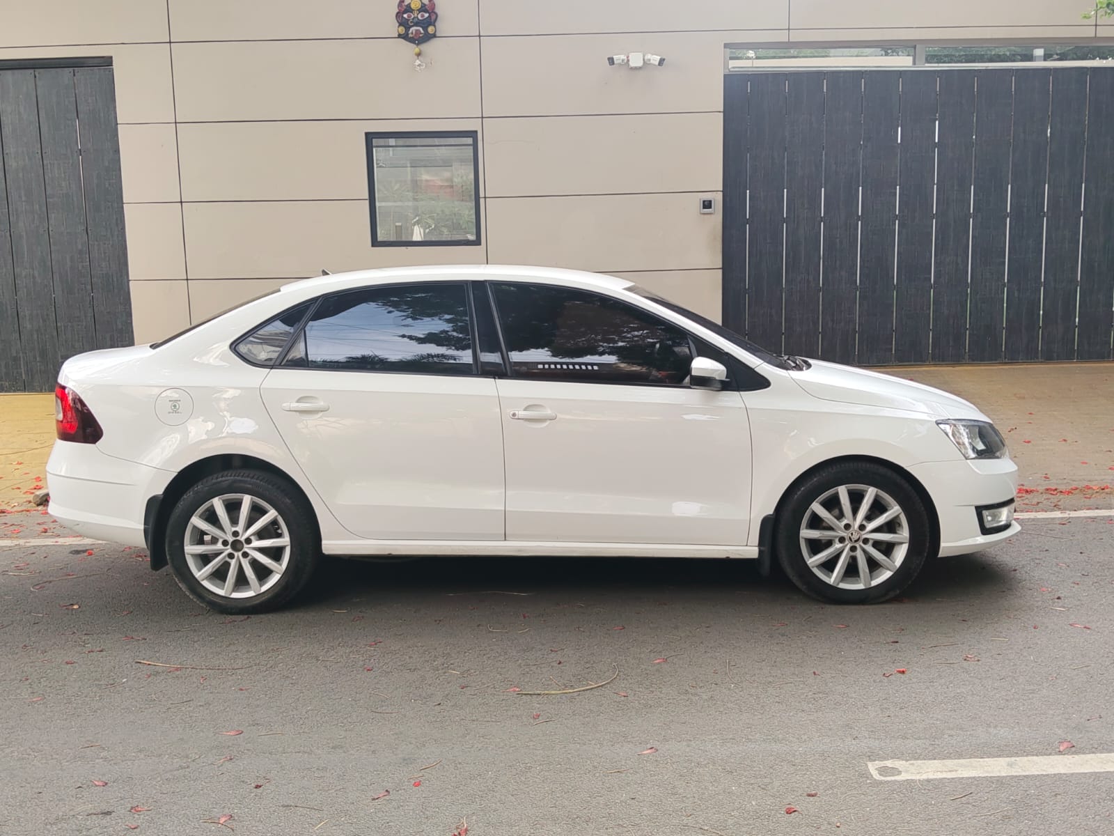 Skoda Rapid - Image 2
