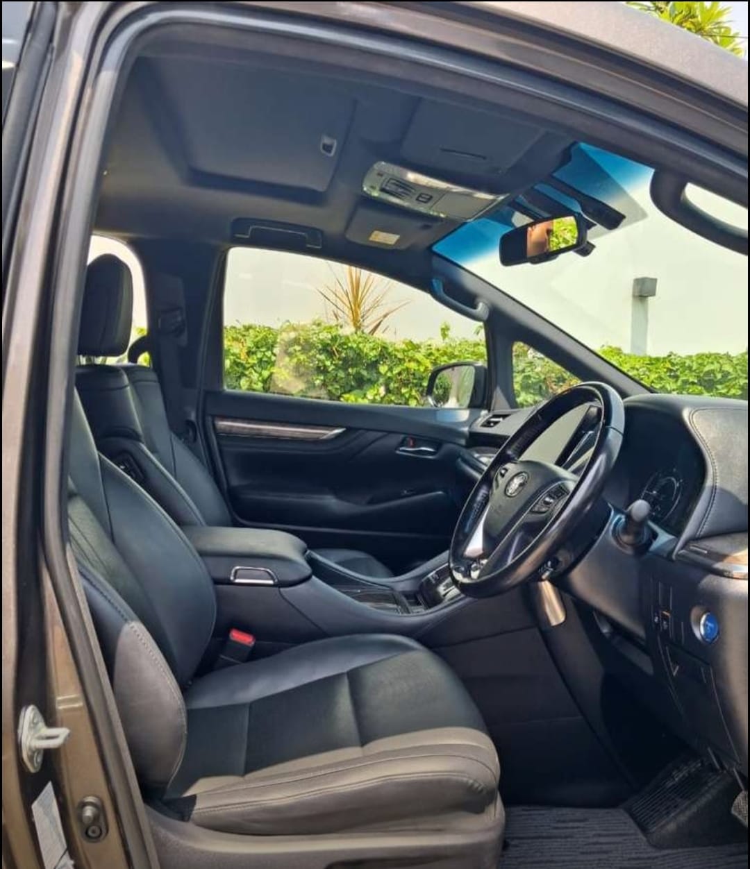 Toyota Vellfire - Image 11