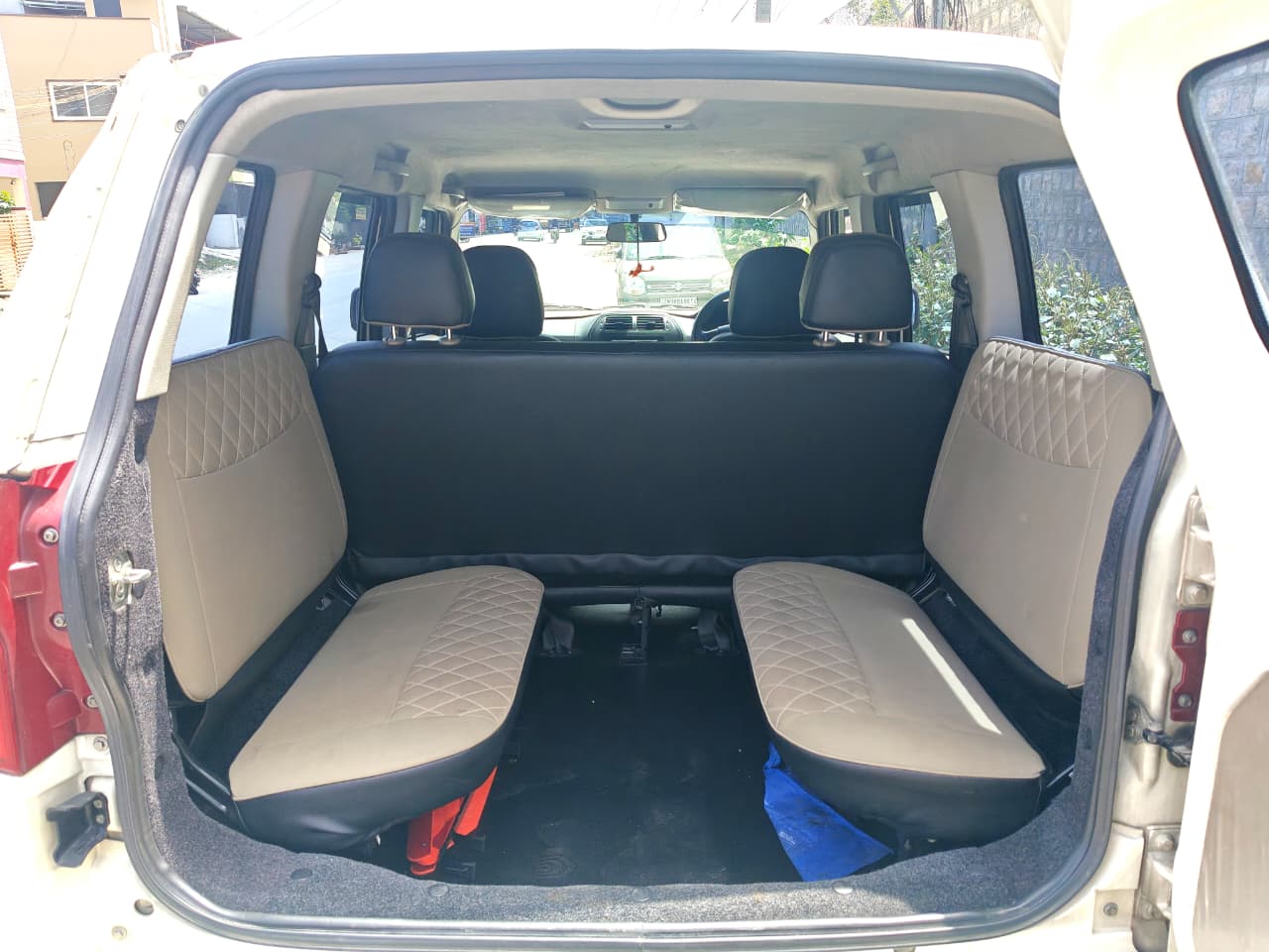 Mahindra TUV300 - Image 2
