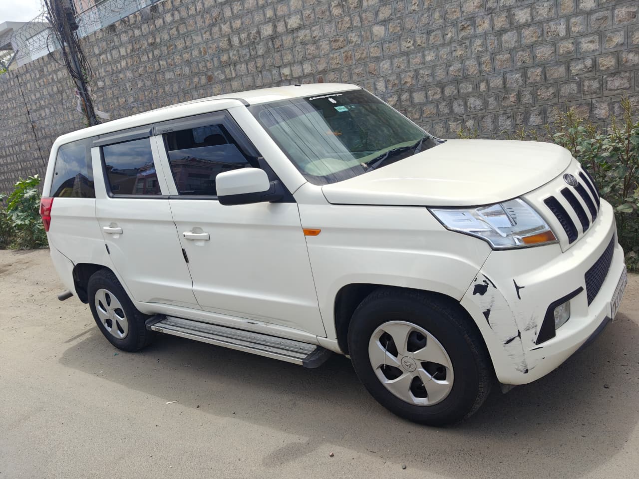 Mahindra TUV300 - Image 9