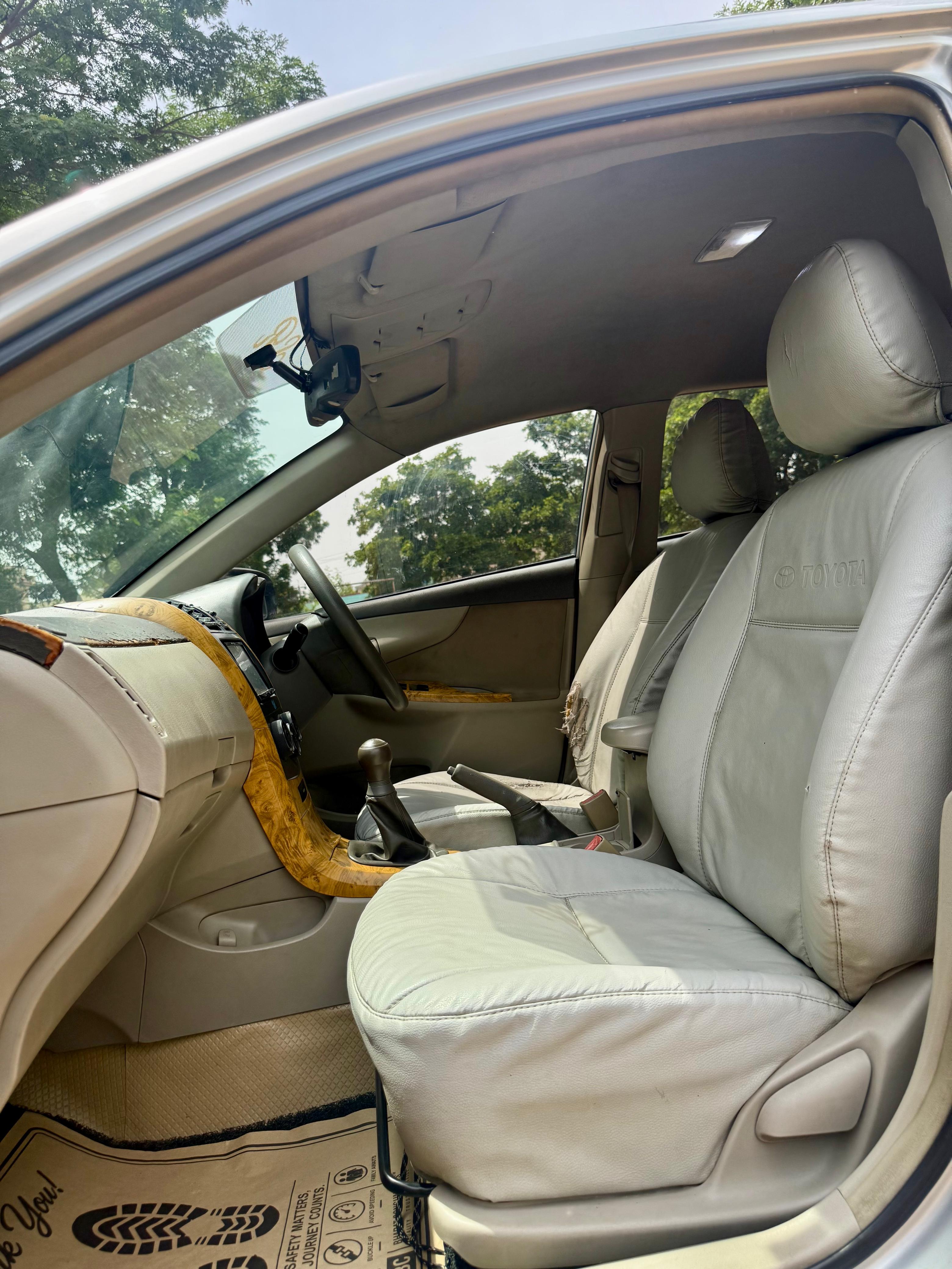 Toyota Corolla Altis - Image 4