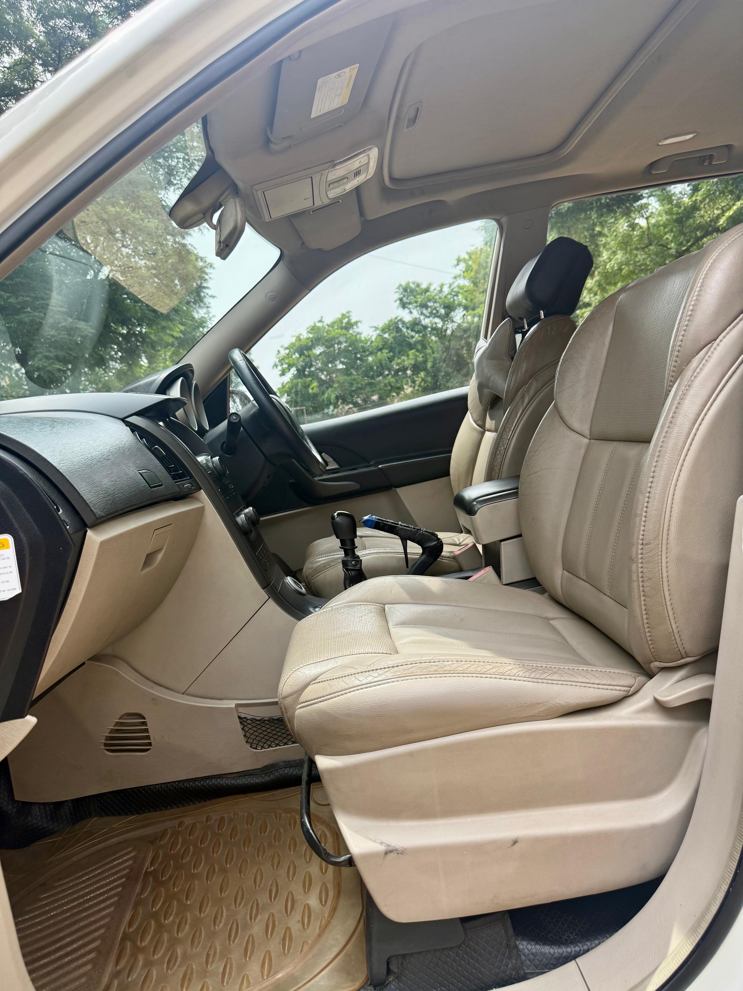 Mahindra XUV500 - Image 4