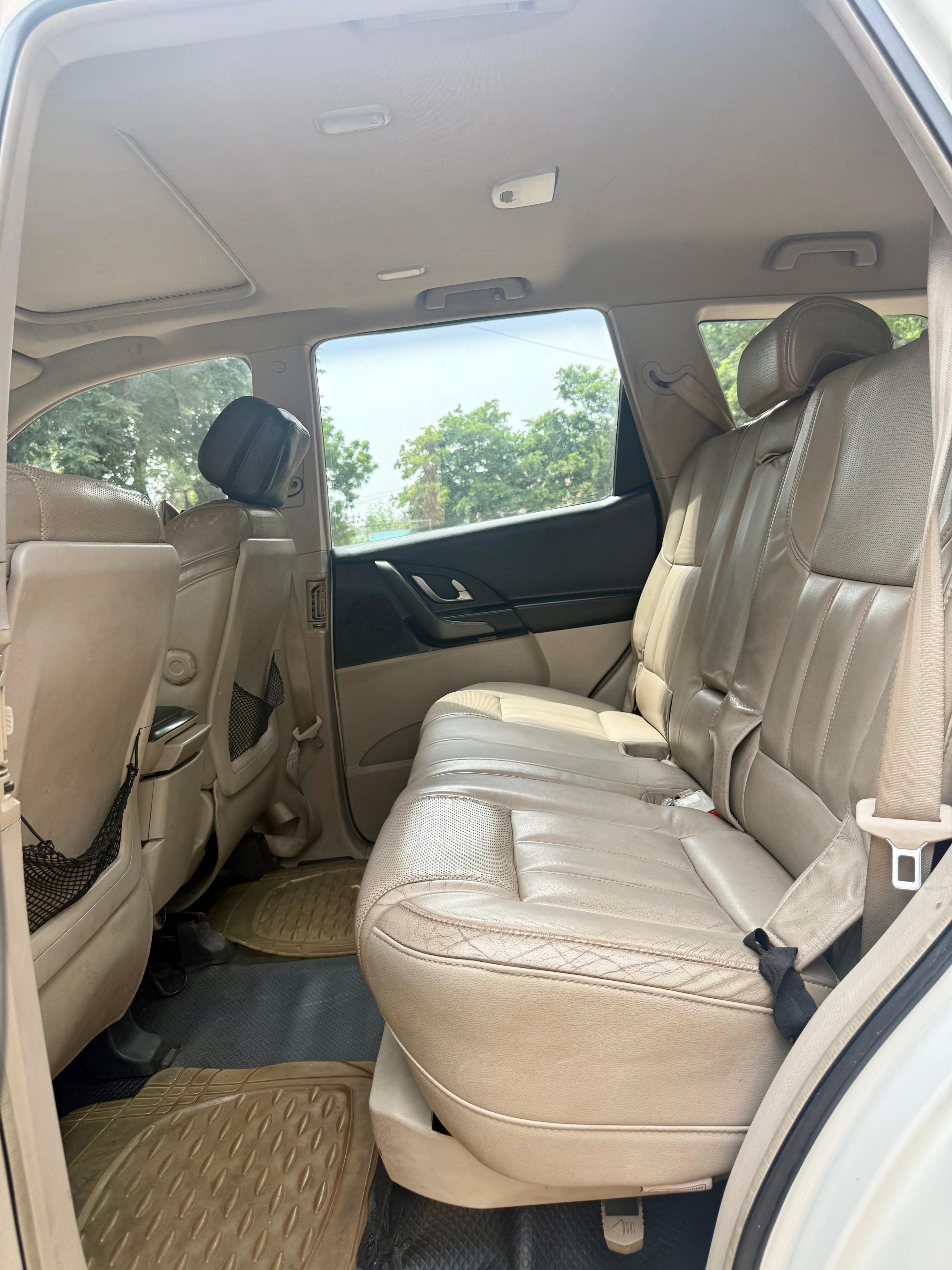 Mahindra XUV500 - Image 5