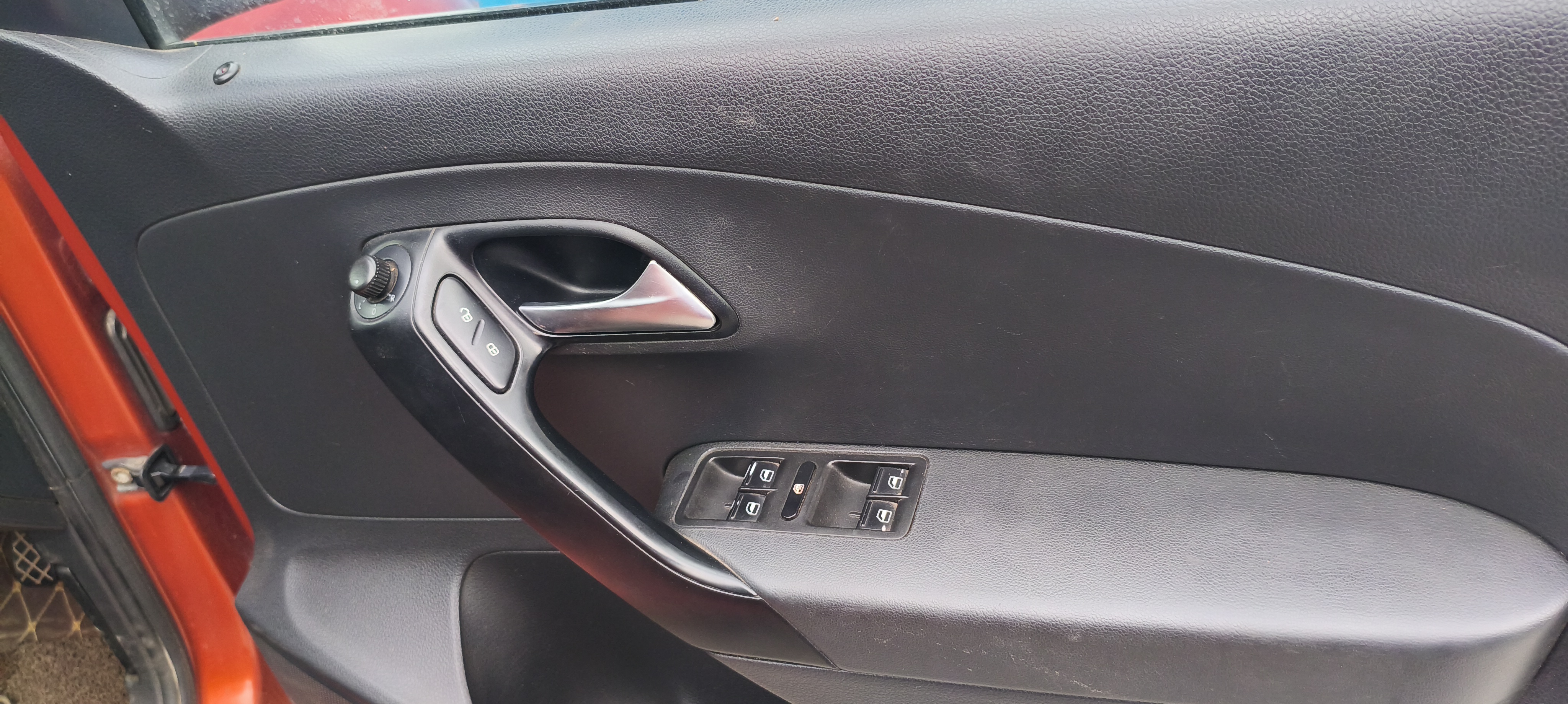 Volkswagen Polo - Image 11