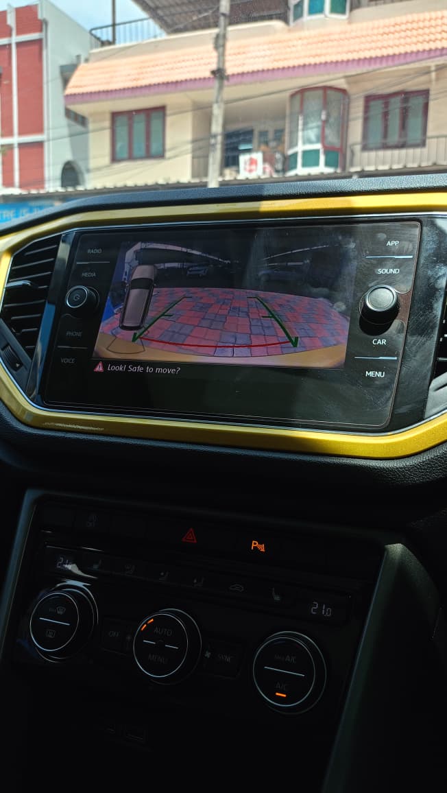 Volkswagen T-Roc - Image 14