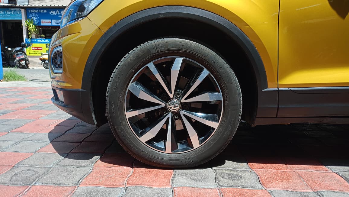 Volkswagen T-Roc - Image 12