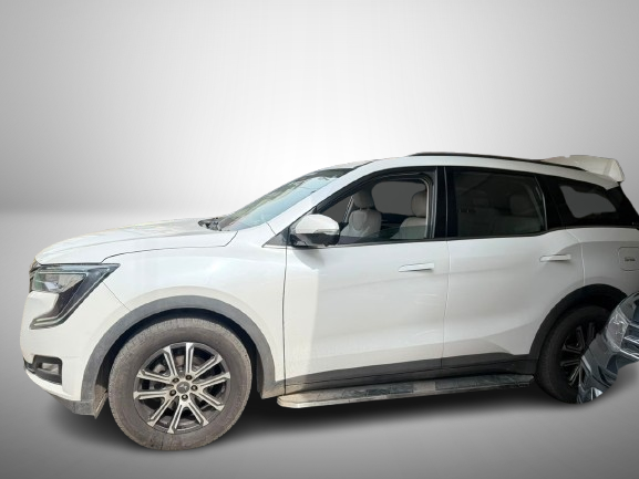 Mahindra XUV700 - Image 4