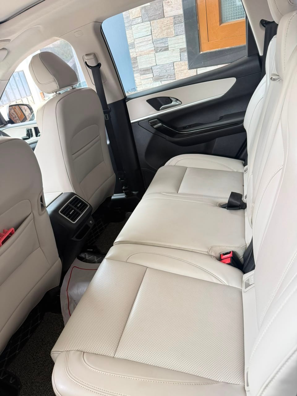 Mahindra XUV700 - Image 5